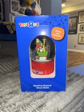 Toys R Us Geoffrey & Santa On Sleigh Musical Snow Globe Macys Music & Rotation