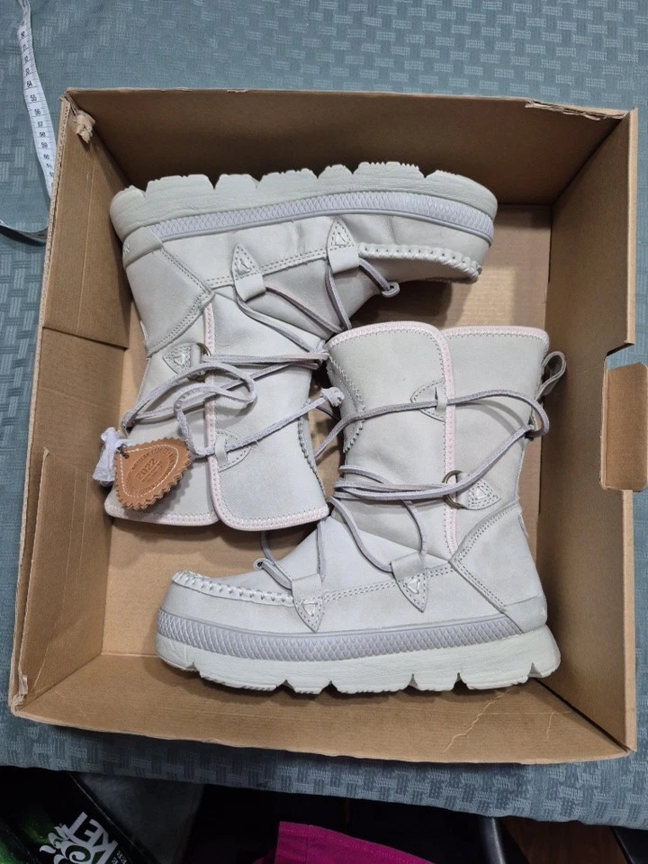 Manitobah Mukluks Women's Pacific Half Boots Pumice 6 Ski Bunny Slopes Winter