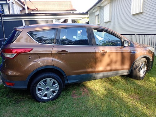 Ford Kuga' SUV 6 Speed Manual .Cold A/C Radio CD , Gold Bronze Colour Striking! - Picture 4 of 19