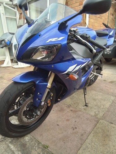 Yamaha R1 2003 - Picture 2 of 14