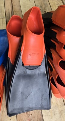 FINIS Long Floating Fins - Swimming Fins Orange/Black Kids Size 3-5 (2Aisle)