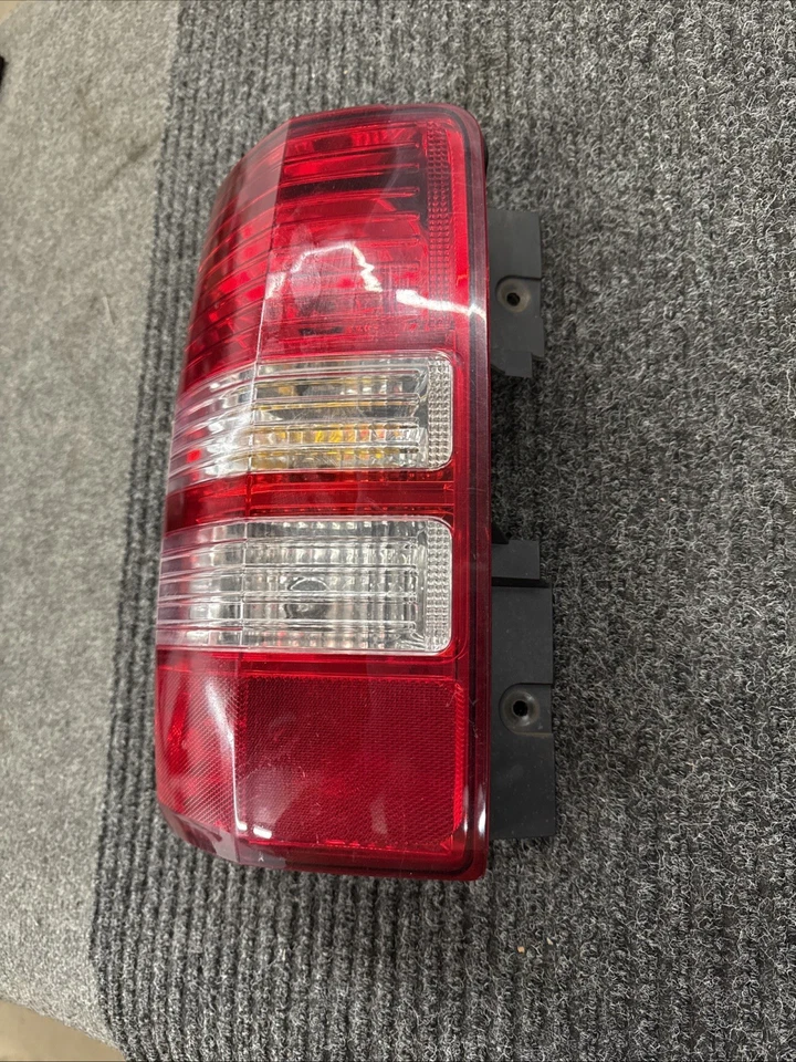 Lanterna traseira lateral esquerda Jeep Liberty 2008 a 2012 fabricante de equipamento original - Imagem 3 de 4