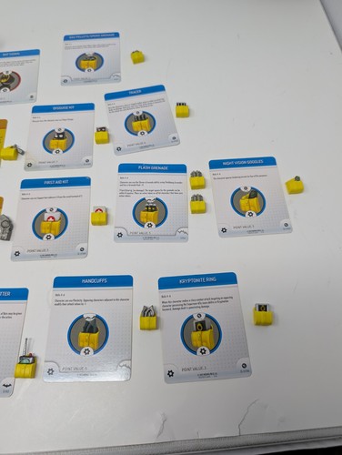 HeroClix Batman & Robin No Mans Land - #R100 Utility Belt + 19 Objects & Cards - Picture 4 of 7