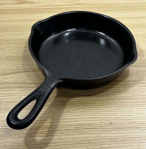 Vintage "Wagner Ware" Sidney ~0~ Cast Iron Frying Pan Skillet 1053L ~ 6.5in - Picture 1 of 10