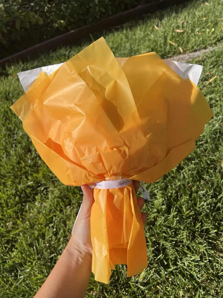 Ramo de flores de ganchillo hecho a mano amarillo blanco conjunto de regalo con luz y bolsa Foto 4 de 4