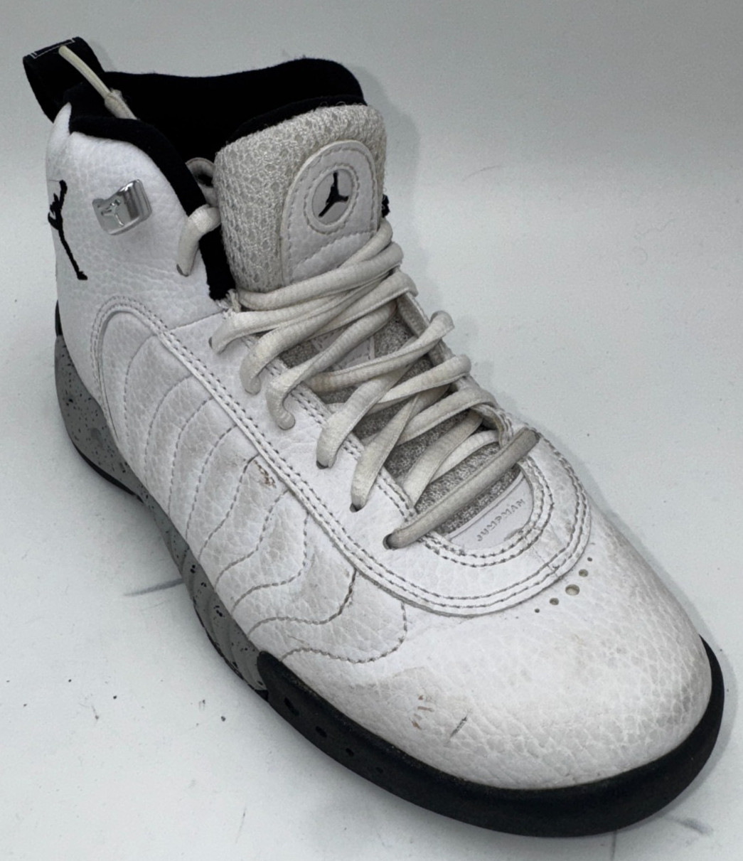 Size 5 White  Leather Shoes 907973-103