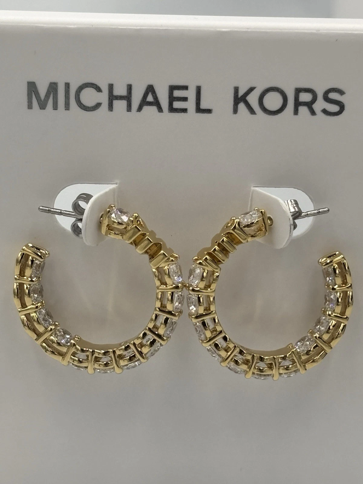 Orecchini a cerchio MICHAEL KORS placcati oro logo MK e cristalli grandi