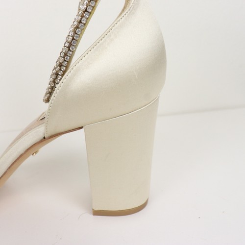 Zapato de noche Badgley Mischka finura correa al tobillo marfil satinado 9 tacón adornado - Imagen 6 de 9
