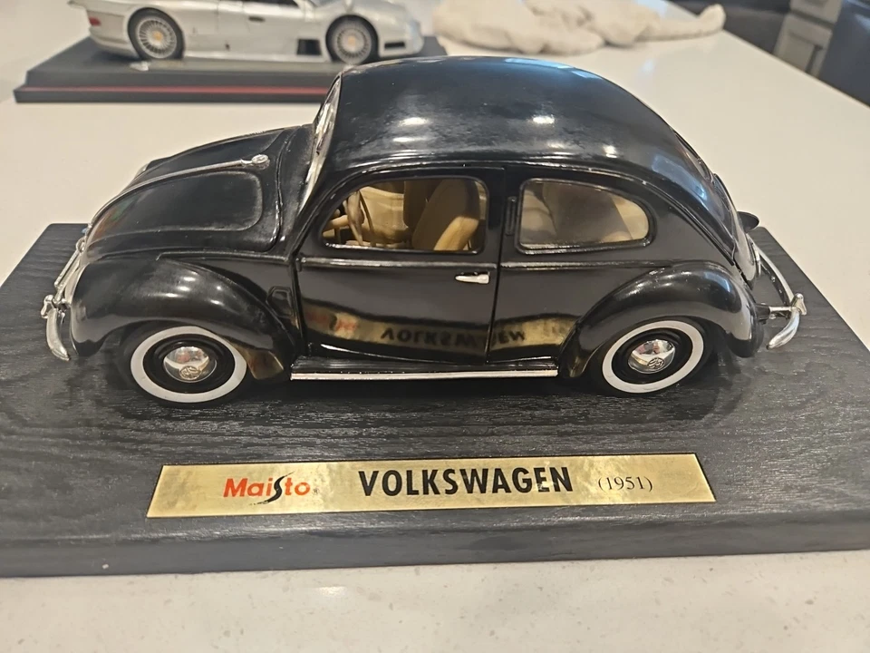 Volkswagen Beetle 1951 sedán Maisto edición especial 1:18 negro Foto 2 de 4