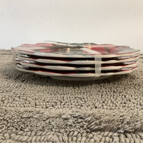 New Set Of 4 Tartan Plaid Red Green Melamine Salad Plates Christmas Tommy Bahama - Picture 4 of 5