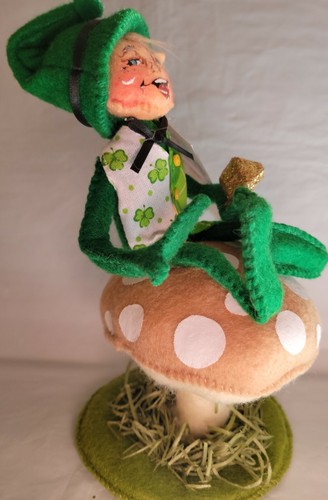 Bambola Annalee 7" Folletto Fortunato sul Fungo Giorno di San Patrizio 160220 - 2020 Nuova con etichette ♧ - Foto 6 di 9