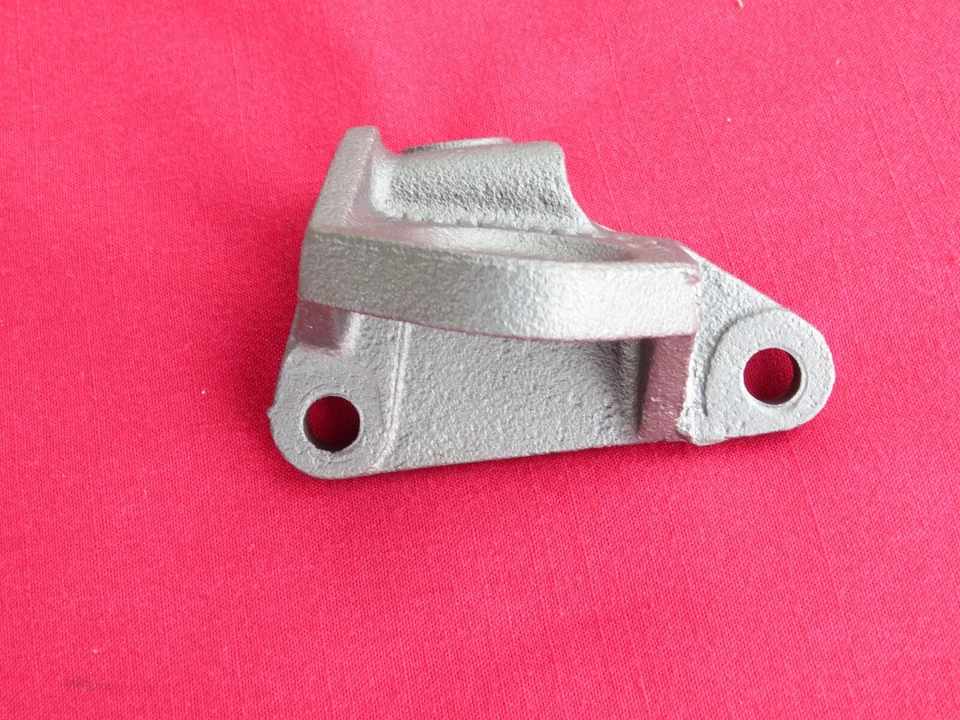 65, 66, Mustang cupé, convertible, fastback, soporte de cilindro de dirección asistida Foto 2 de 4