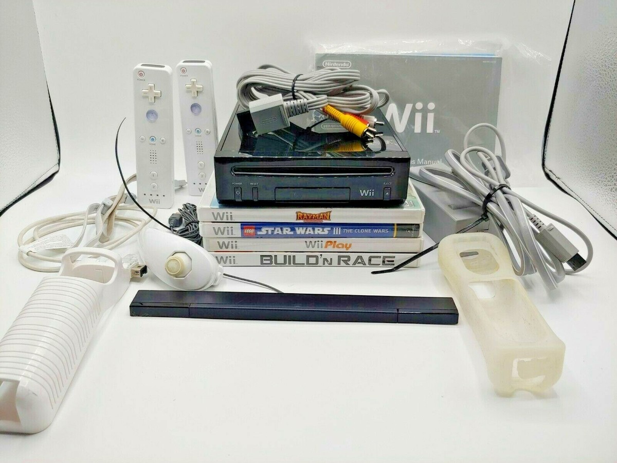 Nintendo Wii Bundle RVL 101 Black Console w 2 Remotes 4 Games