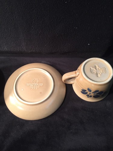 Pfaltzgraff FOLK ART 2 Coffee Cups & SAUCERS Tan With Navy design USA MADE 🇺🇸 - Picture 9 of 12