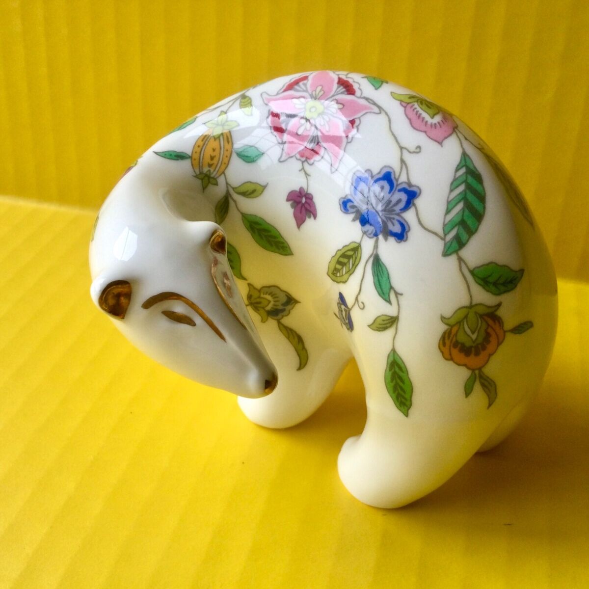 MINTON Haddon Hall POLAR BEAR Figurine with Gold Trim RARE MINTON Haddon Hall POLAR BEAR Figurine with Gold Trim RARE