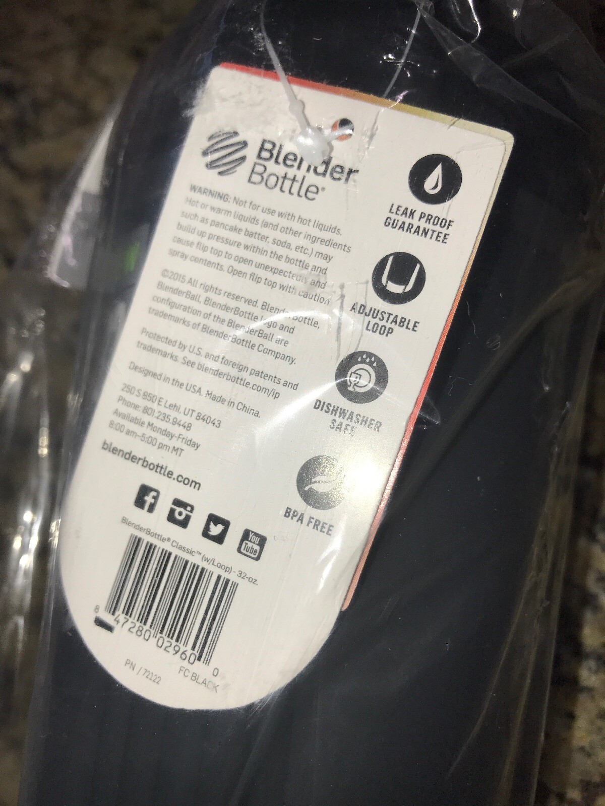 BlenderBottle C01636 Classic Loop Top Shaker Bottle 32 Oz Full Color Black