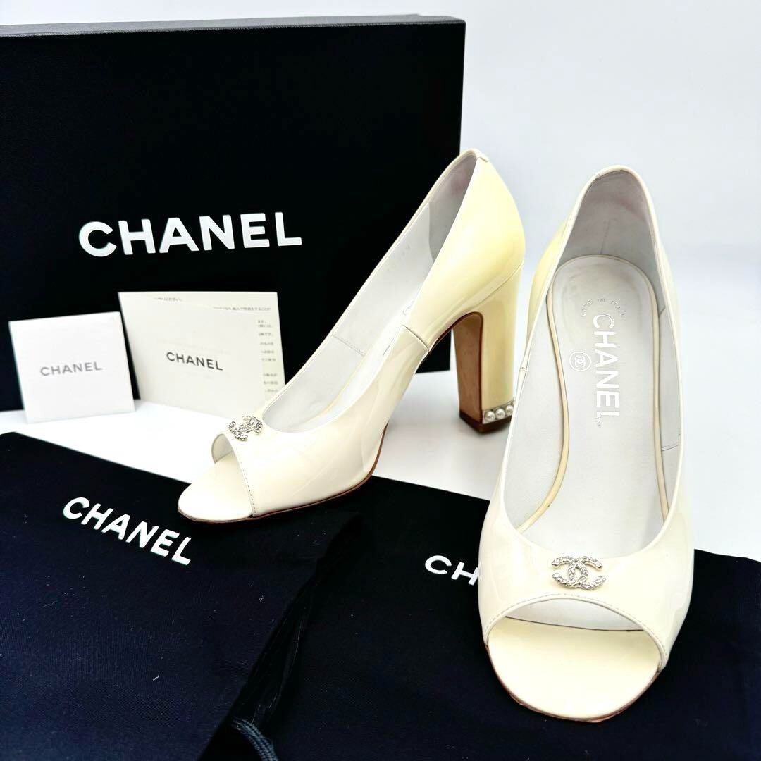 Chanel Pumps Heels Shoes Coco Mark White Enamel Size 36 US