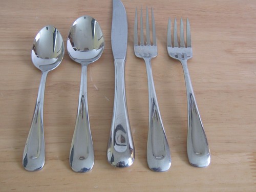 Oneida GLOSSY SAND DUNE Stainless Flatware Silverware 82 Pieces - Picture 20 of 23