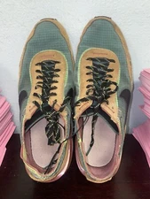 Nike Waffle One SE Golden Moss Mens size 11 DX3736-300 camo suede