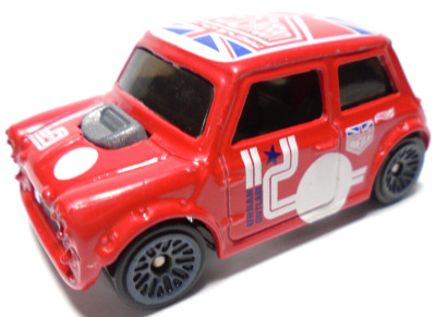 2014 HOT WHEELS MORRIS MINI URBAN OUTLAW RED 1:64 DIECAST 2 1/8'' CAR W/ WHITE