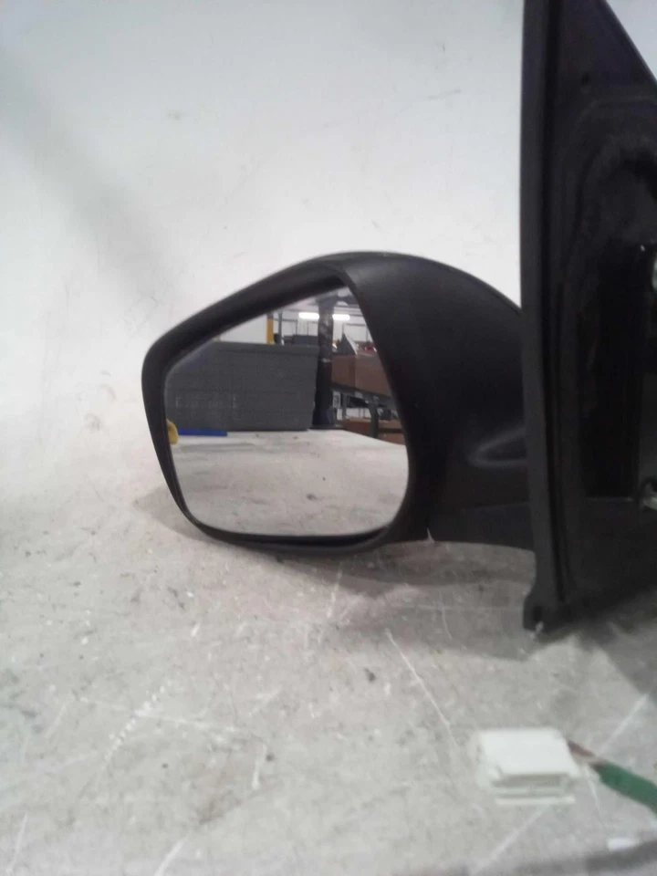 2009 Toyota Yaris Left Door Mirror Assembly 264917, Used, 203K Miles Foto 3 de 4