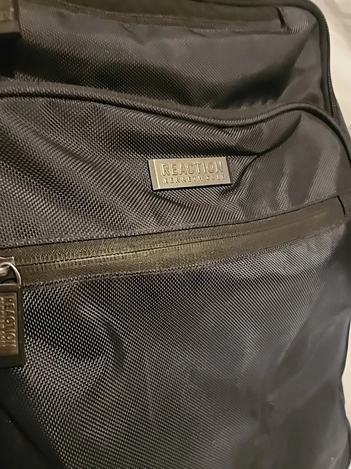 Kenneth Cole Reaction Tech Mochila Laptop Tablet Todo en Uno Azul Marino 5712397 Foto 2 de 4