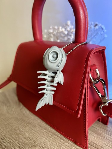 3D Printed Fish Skeleton Keychain – Unique Accessory for Bags and Keys - Picture 3 of 11