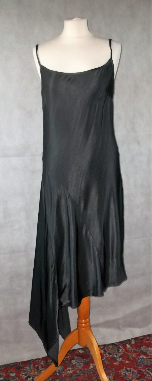 NUOVO CON ETICHETTE Fantasma Grigio Orlo Asimmetrico Abito Taglia S Uk 10 NUOVO CON ETICHETTE Fantasma Grigio Orlo Asimmetrico Abito Taglia S Uk 10