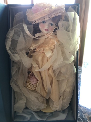 Vintage 1980s Royal Doulton Nisbet Doll - White Dress with pink flower basket - Picture 2 of 7