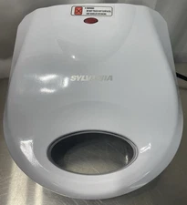 Sylvania Kitchen Gourmet Two-Serving Omelet Maker Model# SW-086 White