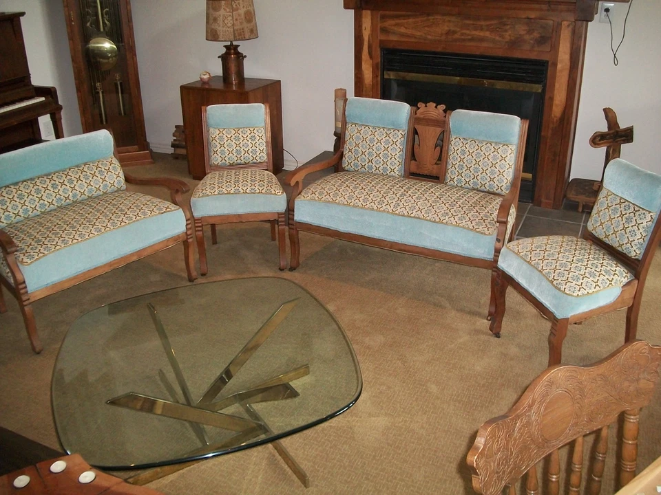 Juego de 4 sillas y loveseats victorianos Eastlake--Bonito retapizado-Madera de nogal Foto 2 de 4