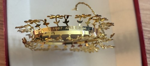 THE HUMMEL GOLDEN CHRISTMAS ORNAMENT COLLECTION "RENEWAL" YEAR 1987 - Picture 3 of 5