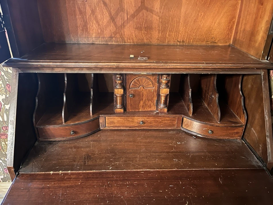 Secretária frontal inclinada de madeira antiga - Usado - RETIRADA OU ENTREGA EM MA - Imagem 2 de 4