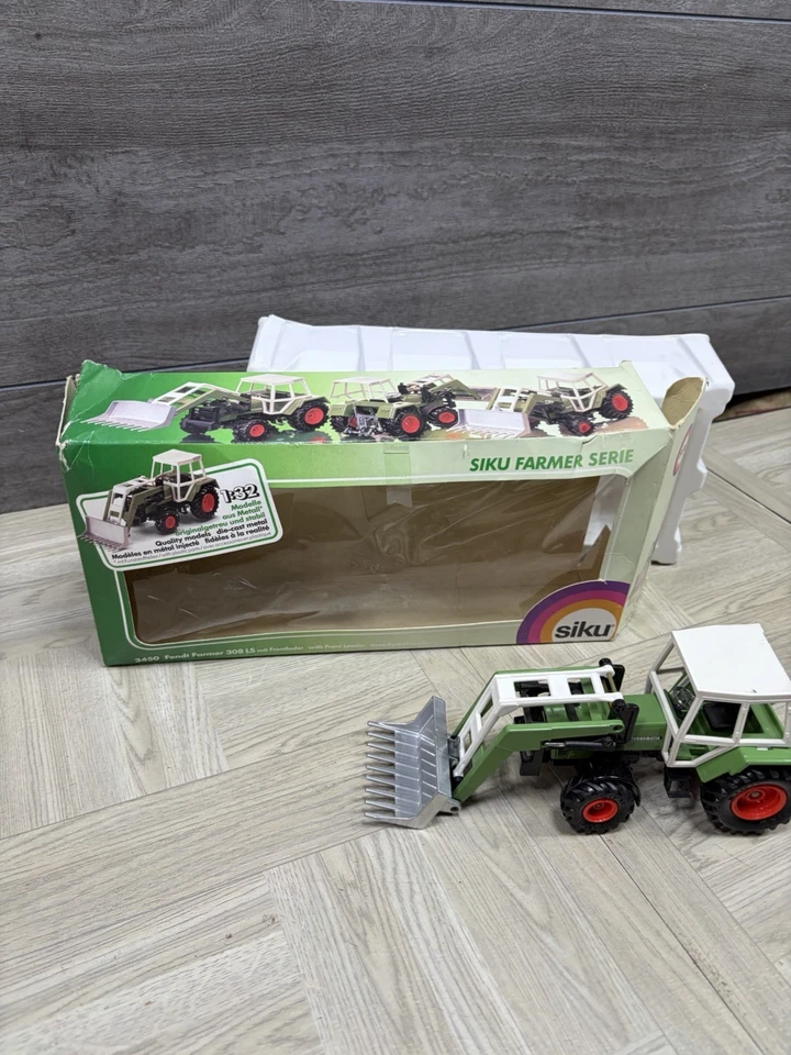 Cargador frontal tractor de juguete Siku Farmer 3450 Fendt 308 LS 1:32 Turbomatik alemán Foto 3 de 4
