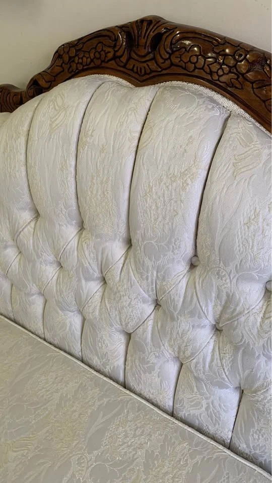 Sofá/settee Kimball estilo victoriano tallado caoba 87”x 36”x 31” Foto 3 de 4