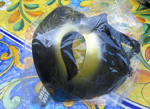 VENETIAN FACE MASK WITH TIES~BLACK+GOLD~ NEW IN BAG~ADJUSTABLE - Picture 4 of 4
