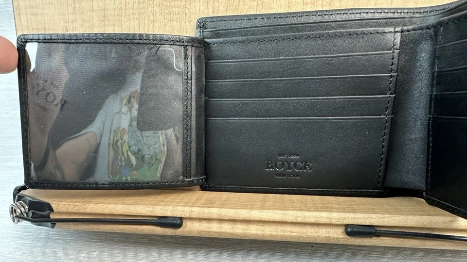 Cartera plegable de cuero Royce New York Foto 4 de 4