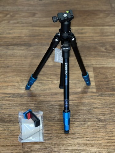 Benro TSL08AN00 Slim Aluminum-Alloy 58" Travel Tripod (Black/Blue) - Picture 2 of 8