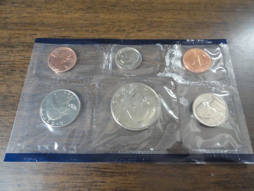 1989 P & D UNCIRCULATED 10 COIN US MINT SET IN ORIGINAL CELLOPHANE PACKAGE - Picture 3 of 6