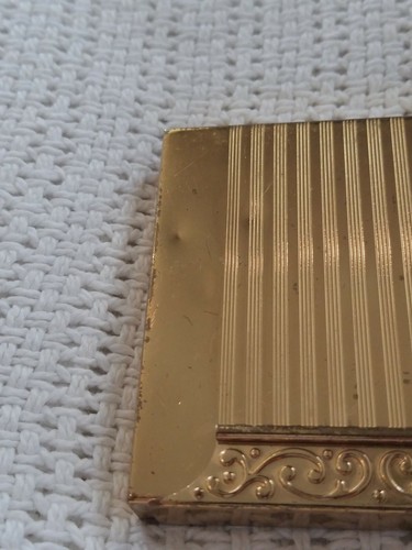 Maquillaje tocador compacto vintage coleccionable Avon broche abatible soplo (necesita limpieza) - Imagen 3 de 12