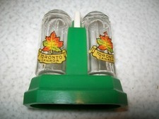 VINTAGE TORONTO CANADA SALT & PEPPER SHAKERS USA MADE #SP6