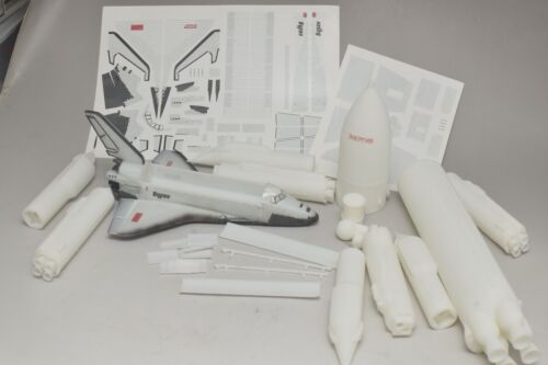 Transbordador espacial soviético Buran "Tormenta de nieve" 1/144 y el kit lanzador Energia - Imagen 2 de 13