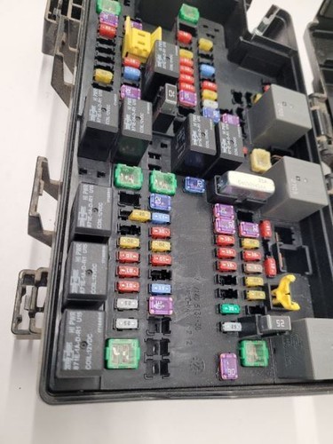 17 18 19 20 21 22 Dodge Ram 1500 Engine Fuse Relay Box Fusebox 68322371AC - Picture 3 of 12