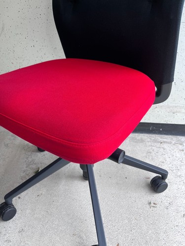 Vitra ID Trim Drehstuhl Drehsessel Bürostuhl Stoff Schwarz Rot Schreibtischstuhl - Bild 7 von 10