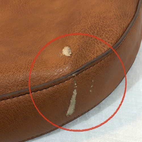 Bolso de Mano Circular Carlos by Carlos Santana Marrón 13"" x 13"" RN# 67508 - Imagen 5 de 10