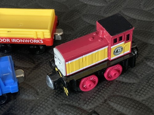 Juego de 12 trenes de juguete magnéticos de metal Take N Play Thomas The Tank Engine - Imagen 6 de 7