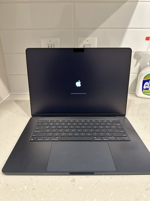 Apple MacBook Air 15.3'' (256GB SSD, M2, 8GB) Laptop - Midnight -
