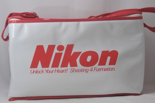 @ SakuraDo @ ¡Excelente! @ Bolsa refrigeradora de esmalte rojo y blanco Nikon para cámara y película - Imagen 2 de 11