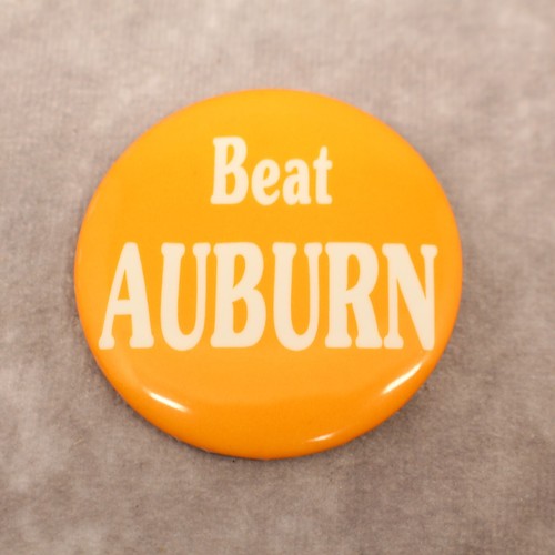 Auburn Rivalry Button Pin "BEAT AUBURN" - Bild 5 von 5