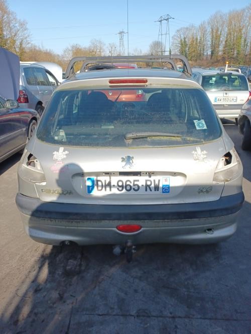 Foto 12 di 14